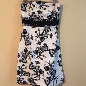 Beautiful Vintage White House Black Market Dress!